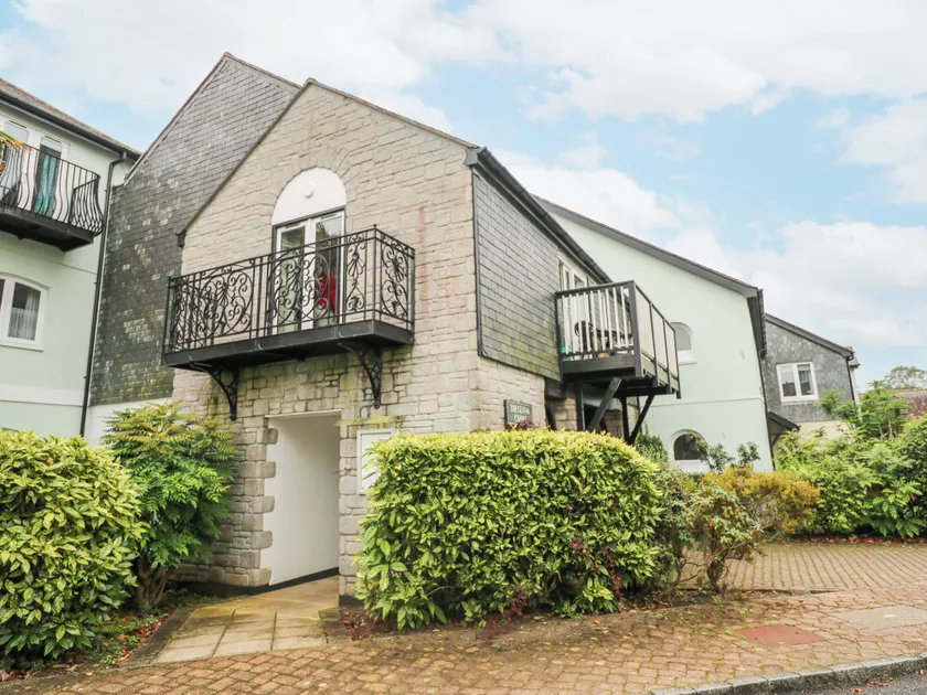 25 Tregenna Court - Image 1