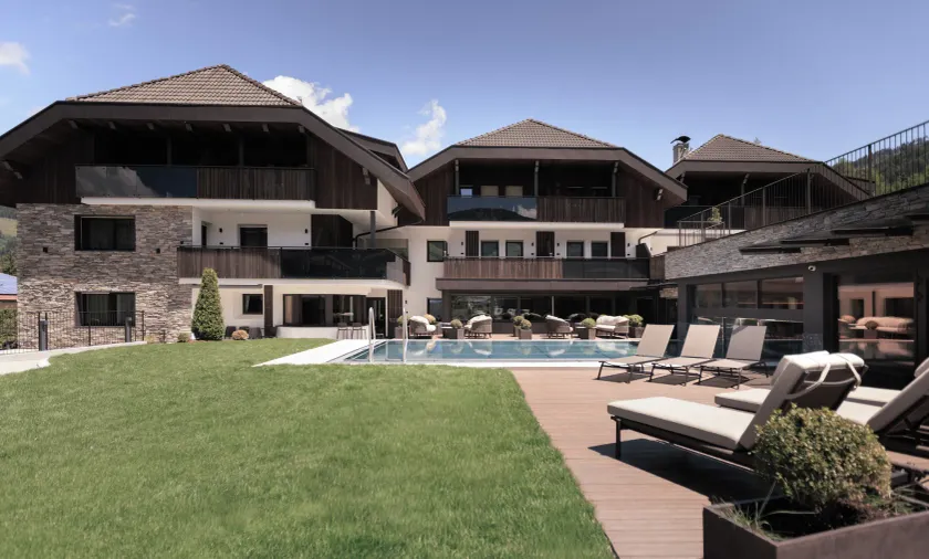 Suitehouse, Premium Apartments, Pools & Spa in Dolomites - by Familiaris - Image 1