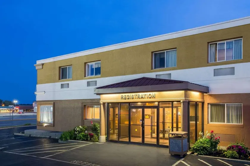 FairBridge Inn Express Buffalo Airport Williamsville - Image 1