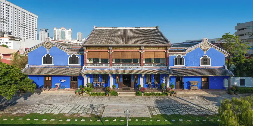 Cheong Fatt Tze - The Blue Mansion - Image 1