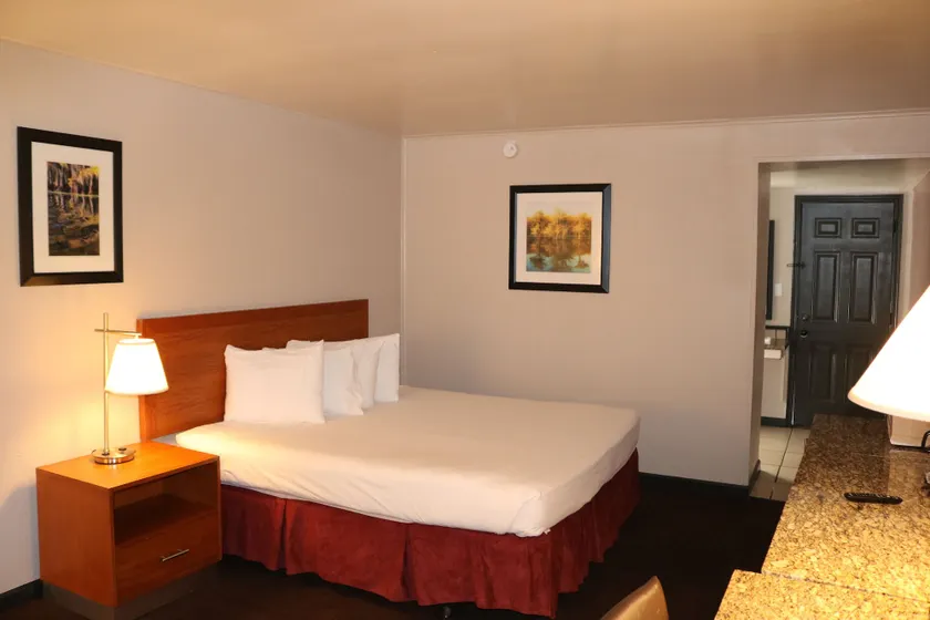 Friendship Inn - Image 1