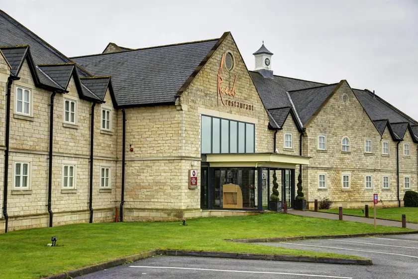 Best Western Plus Pastures Hotel - Image 1