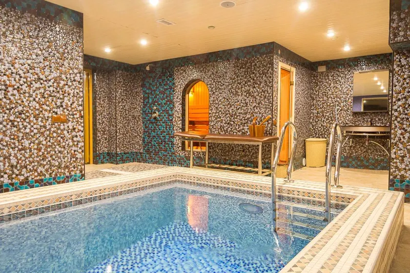 Salut Hotel Almaty - Image 1