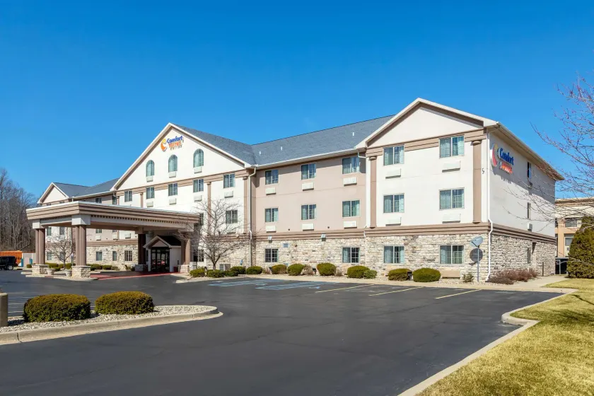 Comfort Suites Stevensville - St Joseph - Image 1