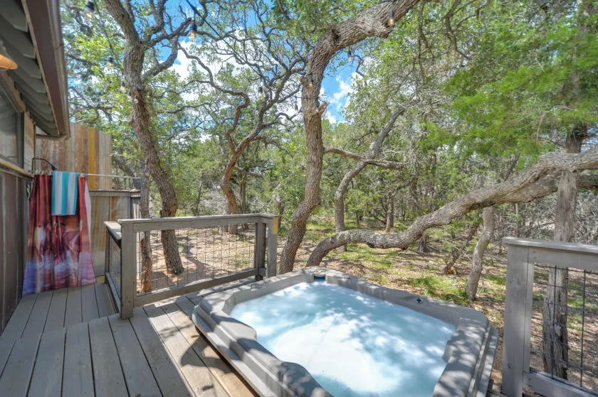 'Horse Thief Inn' Cabin Retreat w/ Deck & Hot Tub! - Interni