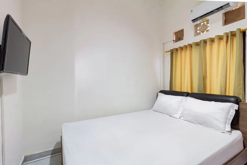 OYO 94091 Sn Guest House - Image 1