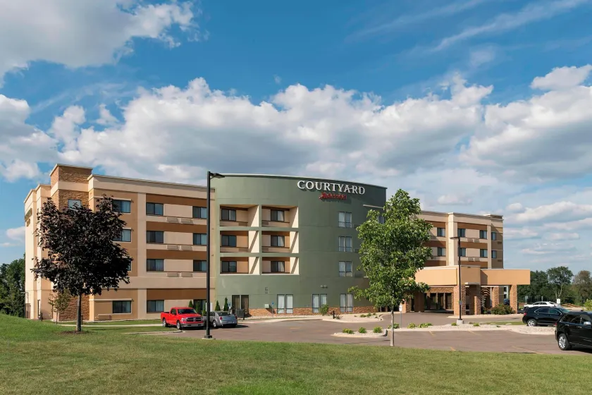 Courtyard by Marriott Battle Creek - Image 1