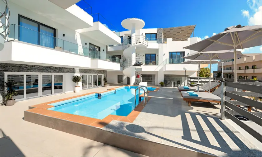 Pnoe Beachside Living - Image 1
