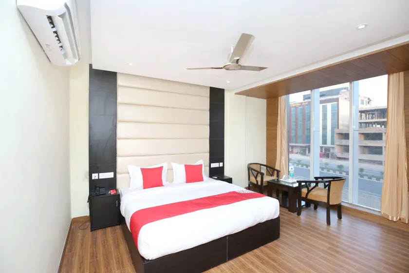 Hotel The Diamond 2 min from Zirakpur bus stand - Image 1