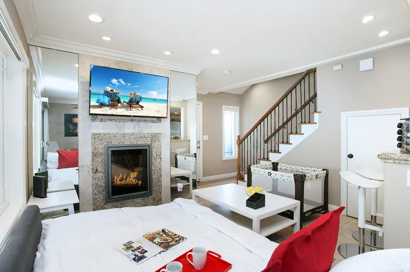 Awesome Multi Level - Large Patio - Fast WIFI - Work Desks - Self Check In! (CM-2) - Image 1