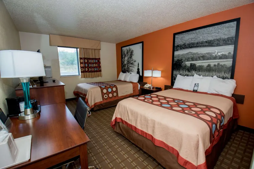 Super 8 by Wyndham Altoona - Image 1