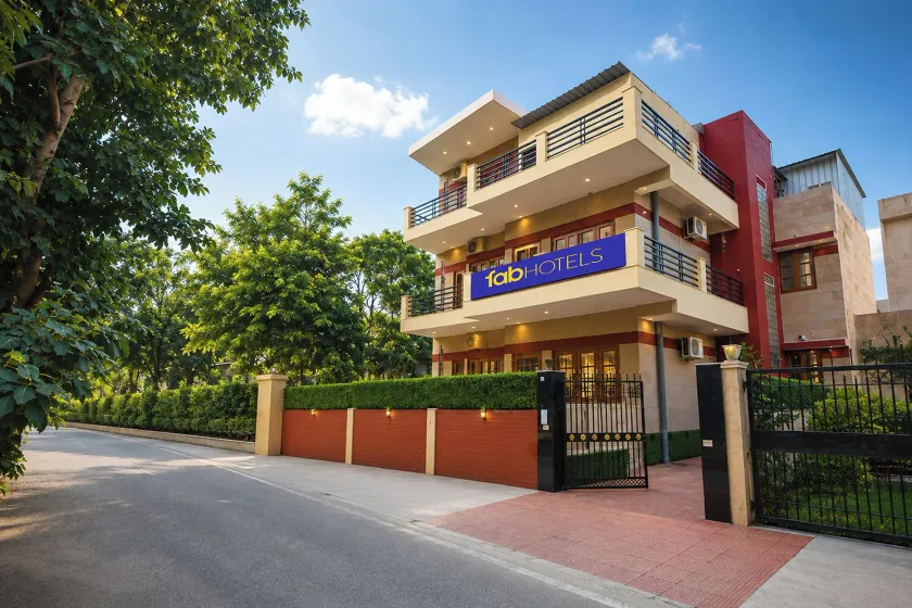 FabHotel Maurya Residency - Image 1