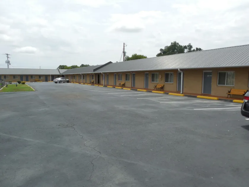River Heights Motel - Image 1