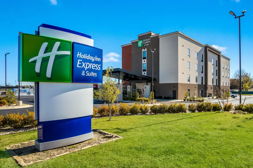 Holiday Inn Express & Suites Tulsa East - Catoosa by IHG - Image 1