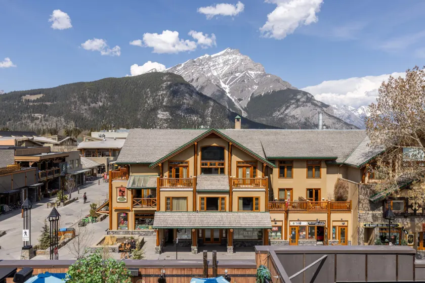 Brewster Mountain Lodge - Image 1