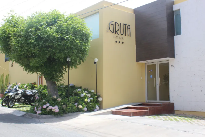Hotel La Gruta - Image 1