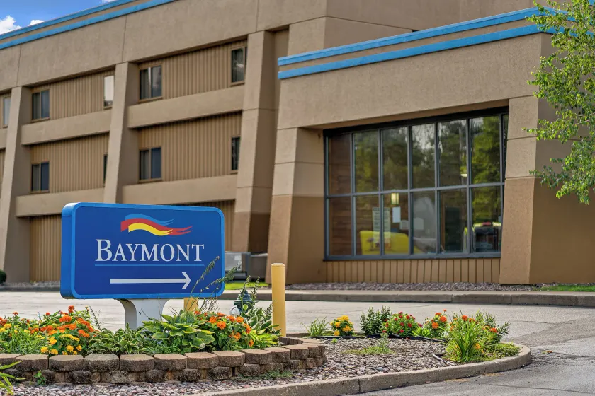 Baymont by Wyndham La Crosse/Onalaska - Image 1