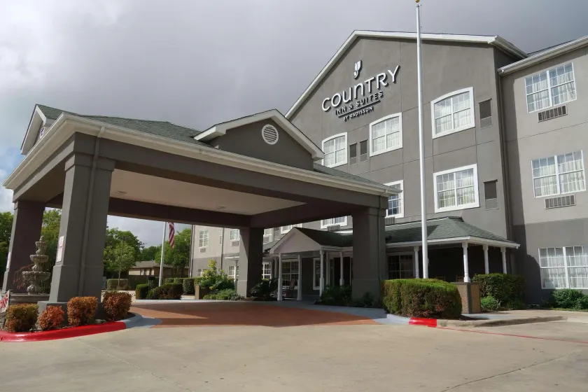 Country Inn & Suites by Radisson, Round Rock, TX - Image 1