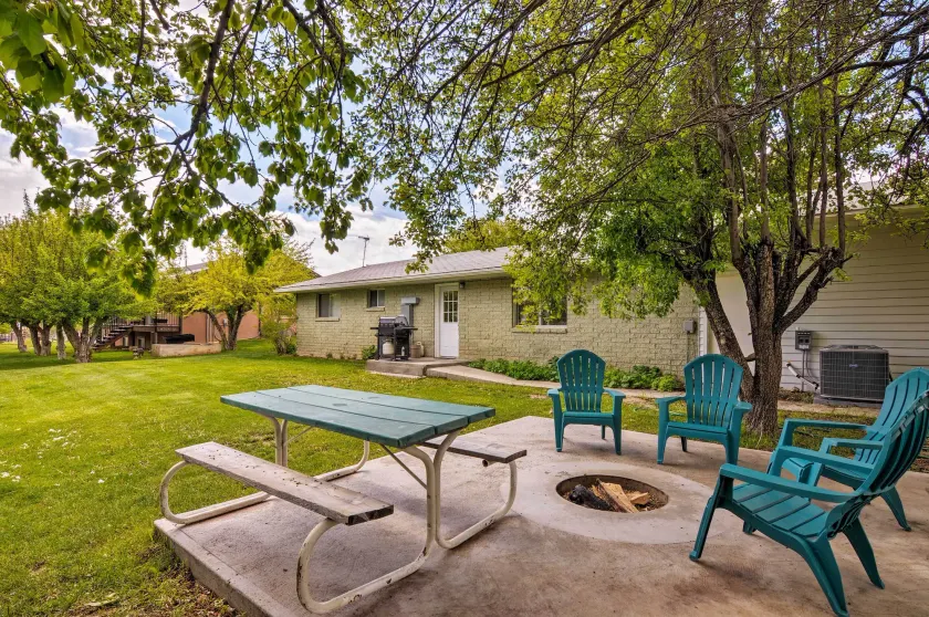 Tropic Getaway Near Bryce Canyon National Park! - Interior