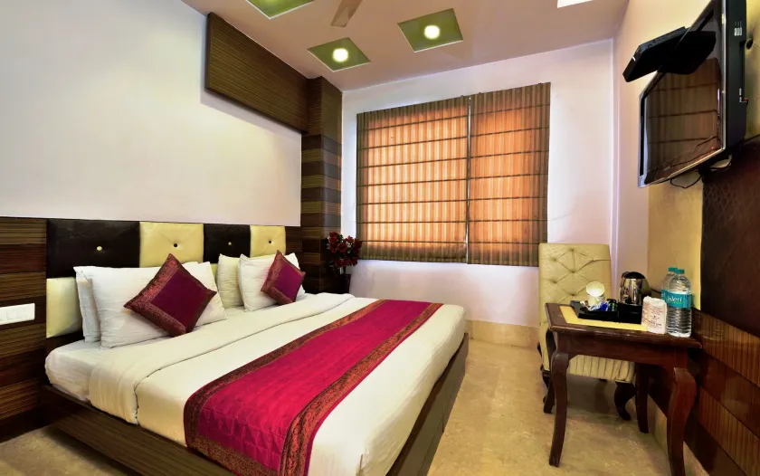 Hotel Taksh Inn - Image 1