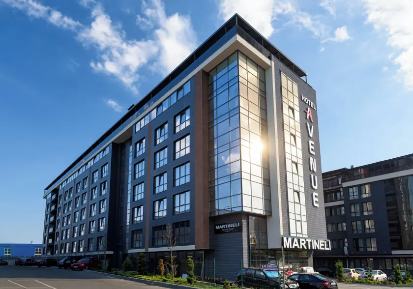 Avenue Hotel Deluxe - Image 1
