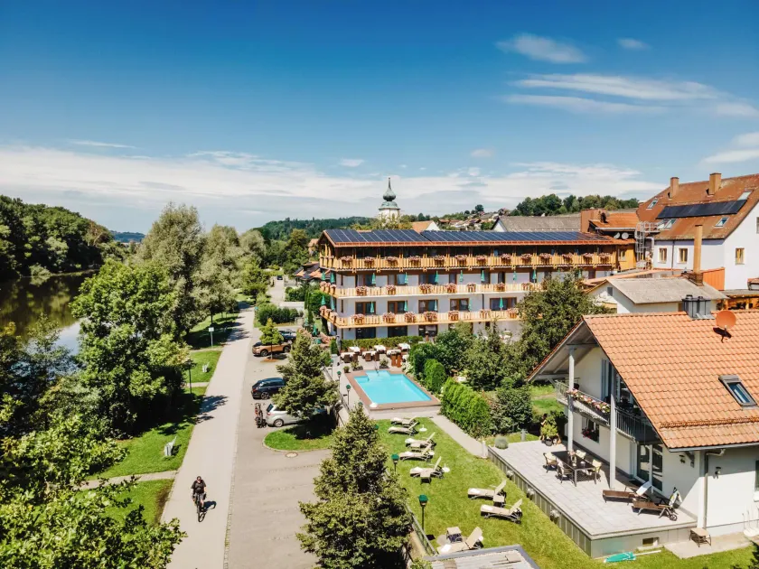 Hotel Restaurant Zum Goldenen Anker mit Hallenbad & Wellnessbereich - Image 1