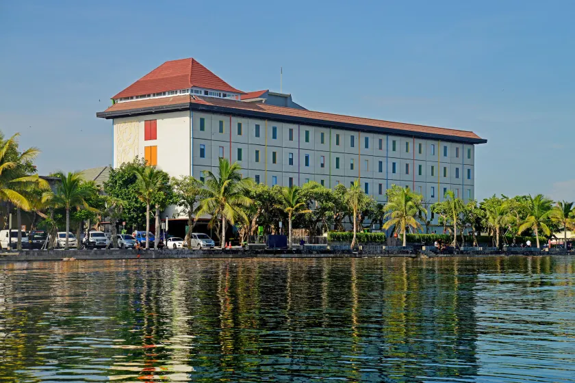 Singaraja Beach Hotel - Image 1