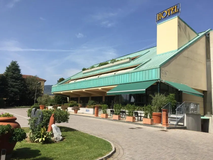 Hotel Le Ville - Image 1