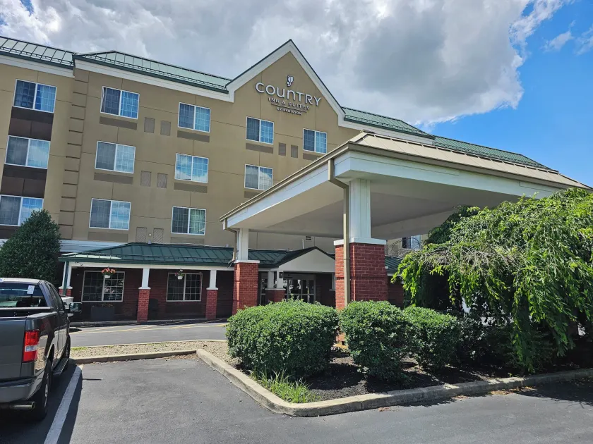 Country Inn & Suites by Radisson, Hagerstown, MD - Image 1