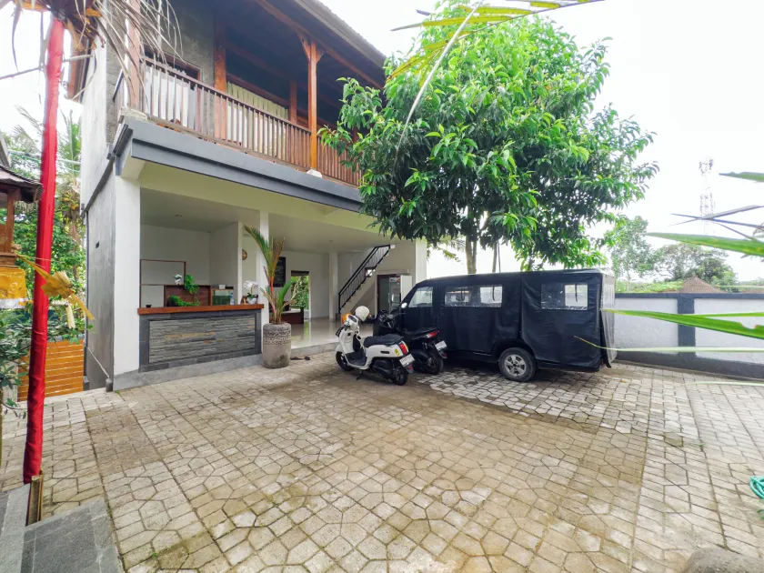 Giriya Amerta Hotel - Vestíbulo