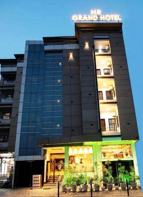 HR Grand Hotel - Image 1