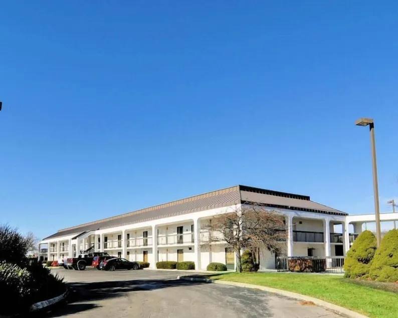 Suburban Studios Christiansburg - Blacksburg - Image 1