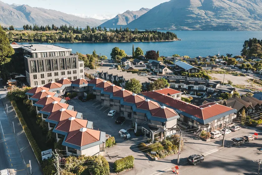 Blue Peaks Lodge - Image 1