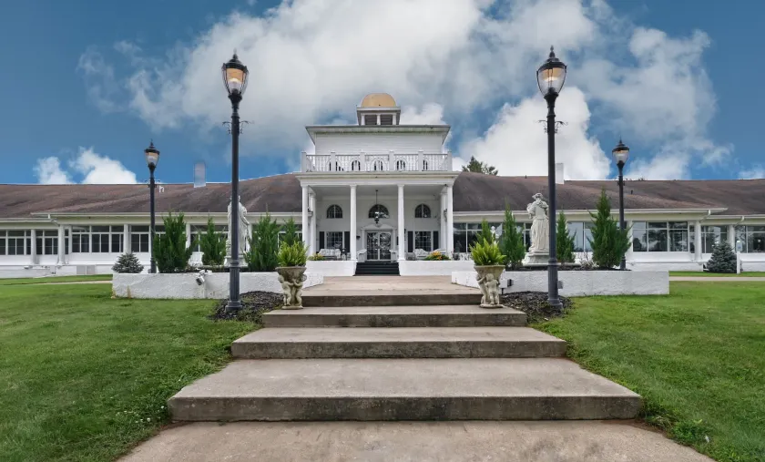 Four Seasons Island Resort - Image 1