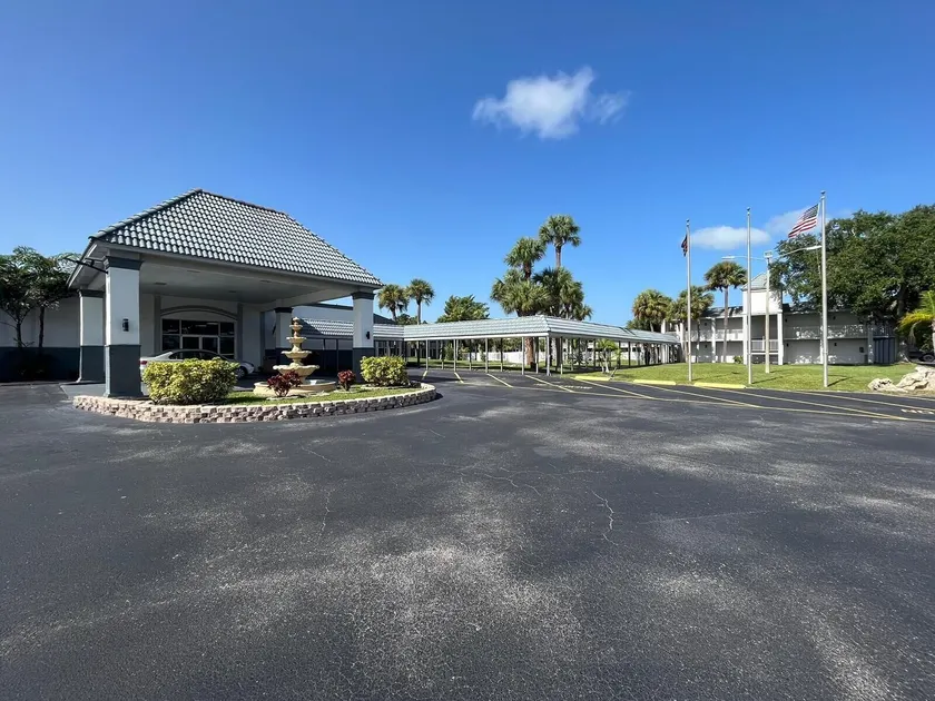 Heritage Park Inn - Image 1