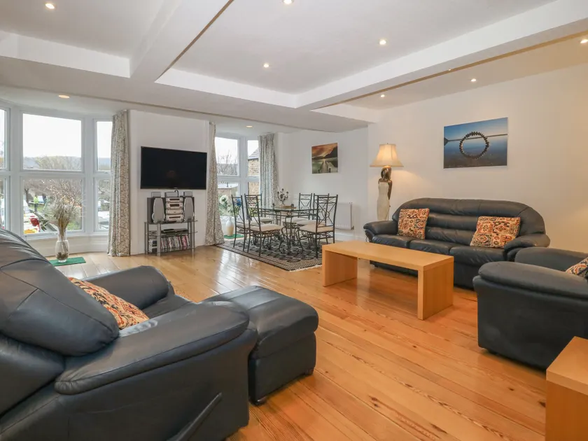 Park Road Apartment - Image 1