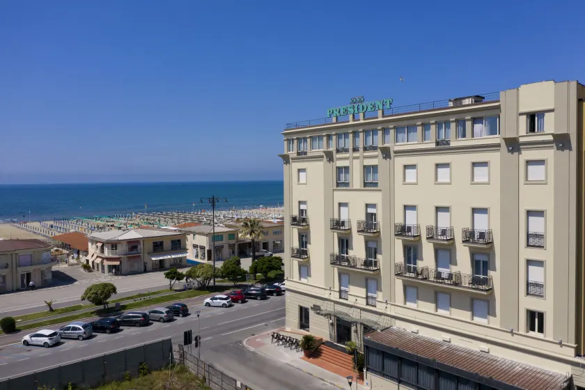 Hotel President - Image 1