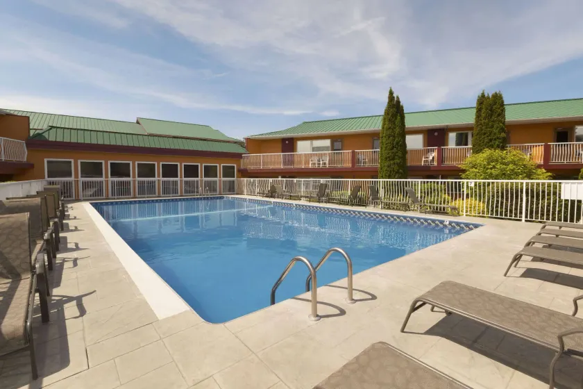 Days Inn by Wyndham Penticton Conference Centre - Image 1
