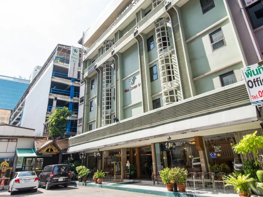 Wall Street Inn, Bangkok - Image 1