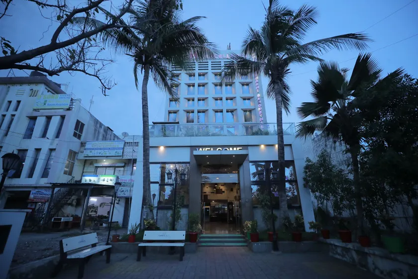 Hotel The Excellency - Image 1