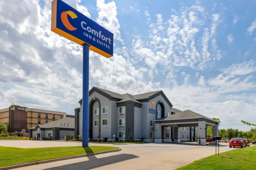 Comfort Inn & Suites Muskogee - Image 1