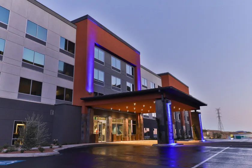 Holiday Inn Express & Suites Henderson South - Boulder City by IHG - Image 1