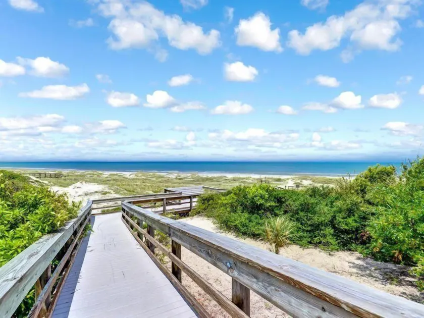 2098 Beach Wood - Image 1