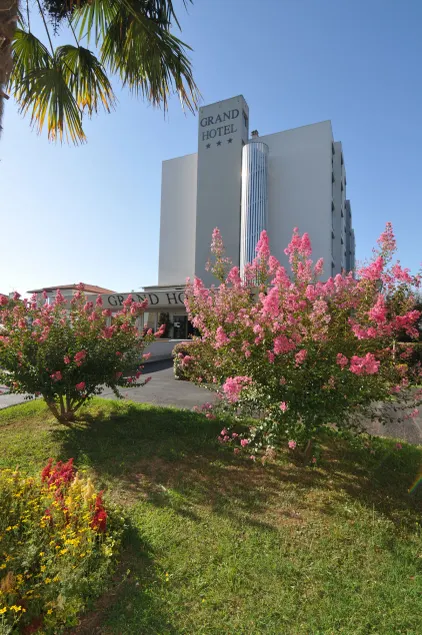 Grand Hotel - Image 1
