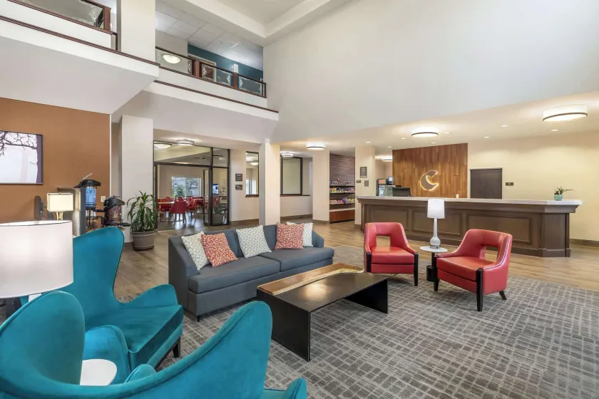 Comfort Suites Redmond Airport - Image 1