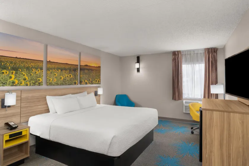 Days Inn by Wyndham Mandan Bismarck Area - Image 1
