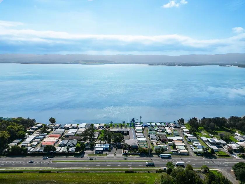 Lakeside Inn Wollongong - Image 1