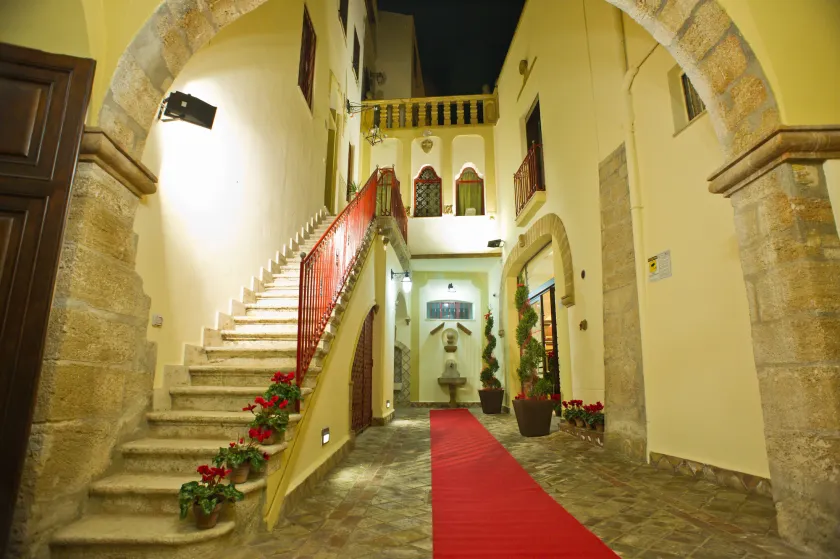 Vittorio Emanuele Hotel - Image 1
