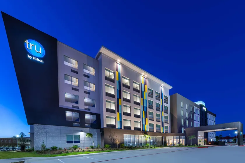 Tru by Hilton Laredo Airport - Image 1