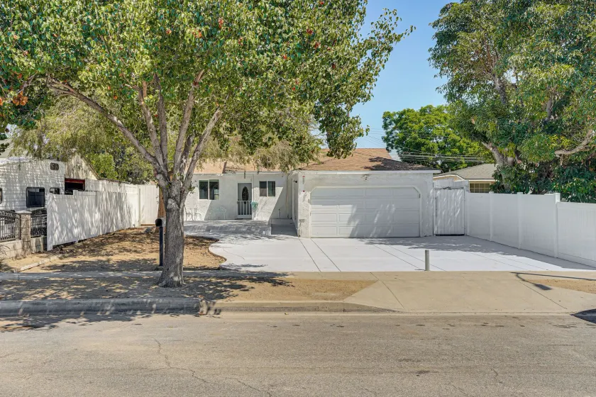 Between LA & Orange County: Quiet Getaway w/ Patio - Image 1